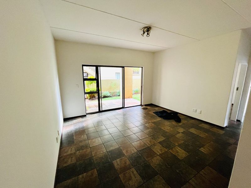 Two bedroom & 1 Bath Ground floor apartment/flat  for sale in Lonehill - Photo 3