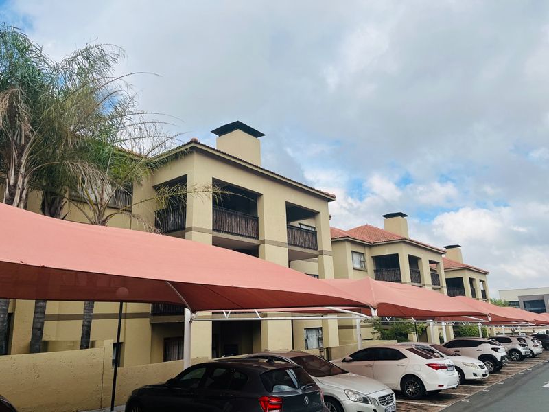 Two bedroom & 1 Bath Ground floor apartment/flat  for sale in Lonehill - Photo 10