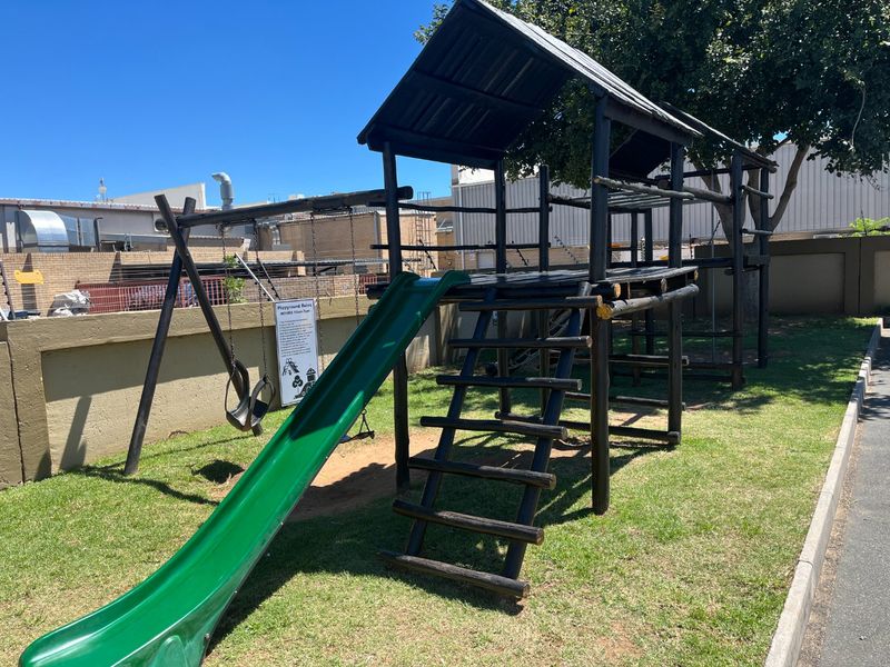 Two bedroom & 1 Bath Ground floor apartment/flat  for sale in Lonehill - Photo 9