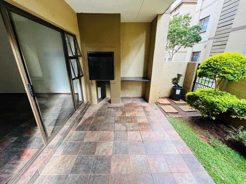 Two bedroom & 1 Bath Ground floor apartment/flat  for sale in Lonehill - Photo 8