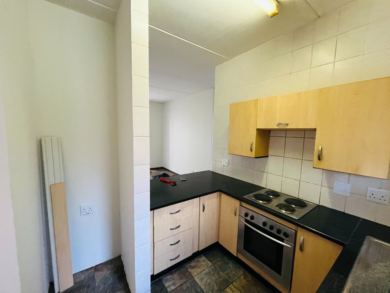 Two bedroom & 1 Bath Ground floor apartment/flat  for sale in Lonehill - Photo 2