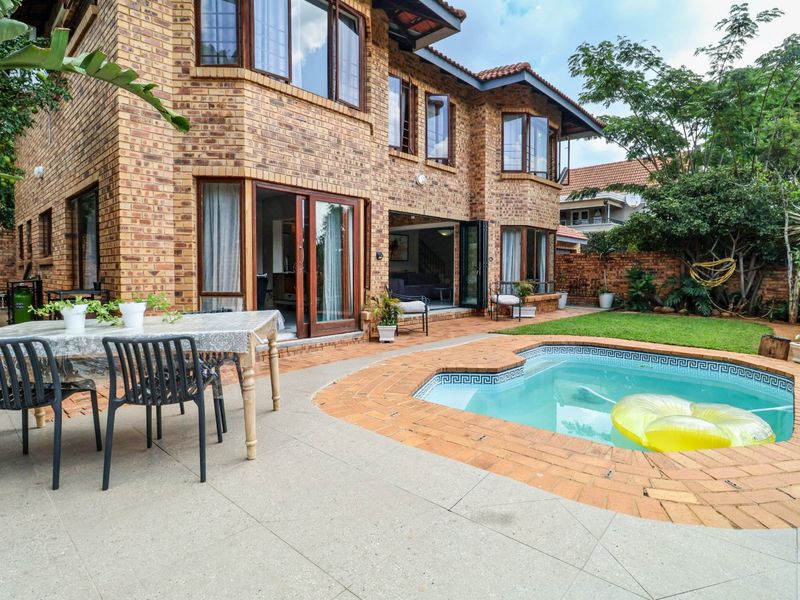 Well-Maintained Family Home in Prestigious Silver Lakes Golf Estate - Photo 2