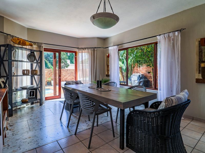 Well-Maintained Family Home in Prestigious Silver Lakes Golf Estate - Photo 7