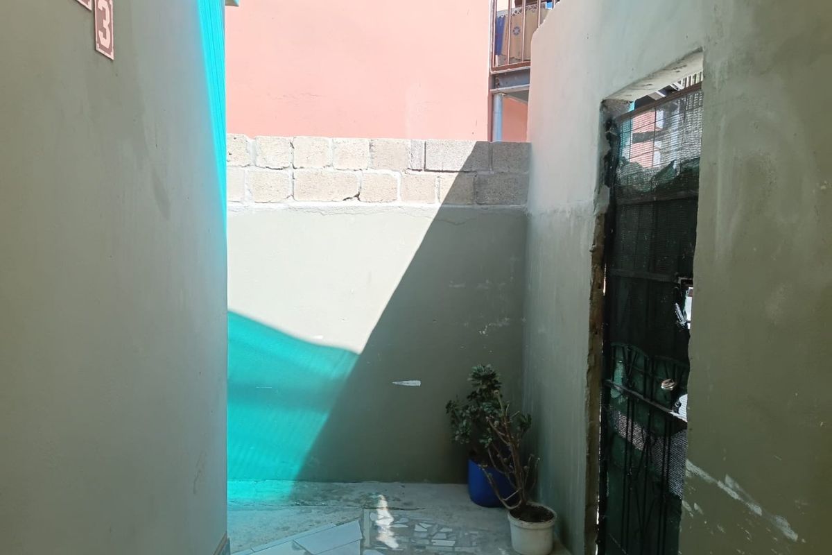 Two-bedroom apartment for sale in a charming area of Forest Village in Eerste River - Photo 4