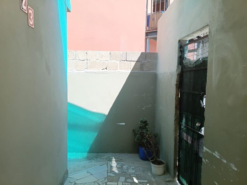 Two-bedroom apartment for sale in a charming area of Forest Village in Eerste River - Photo 4