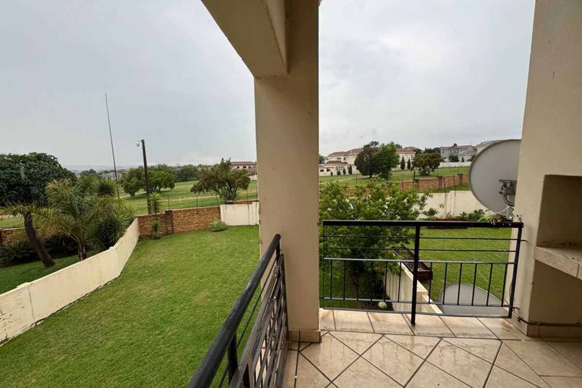 Comfort and style in the heart of Country View - Photo 2