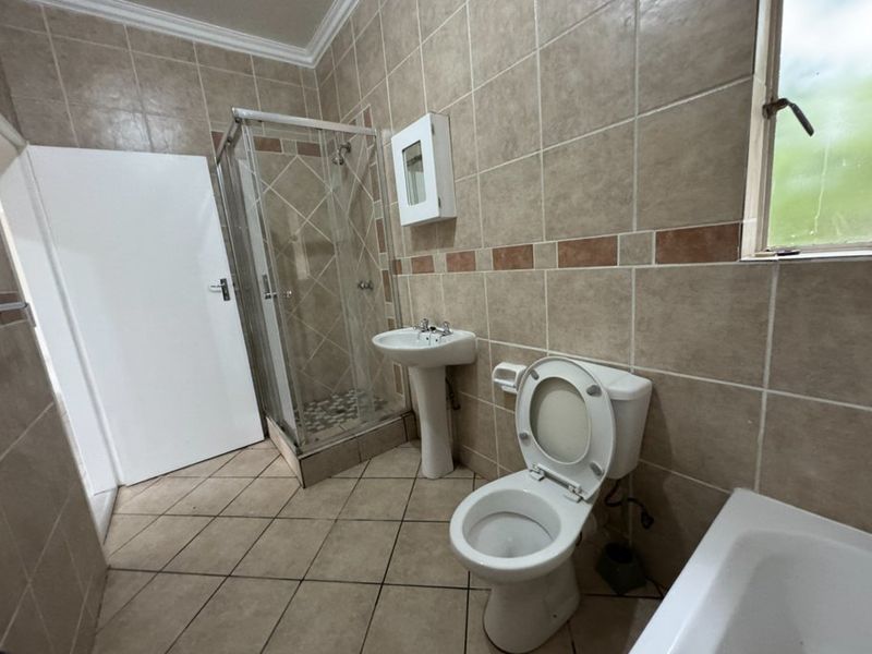 Comfort and style in the heart of Country View - Photo 10