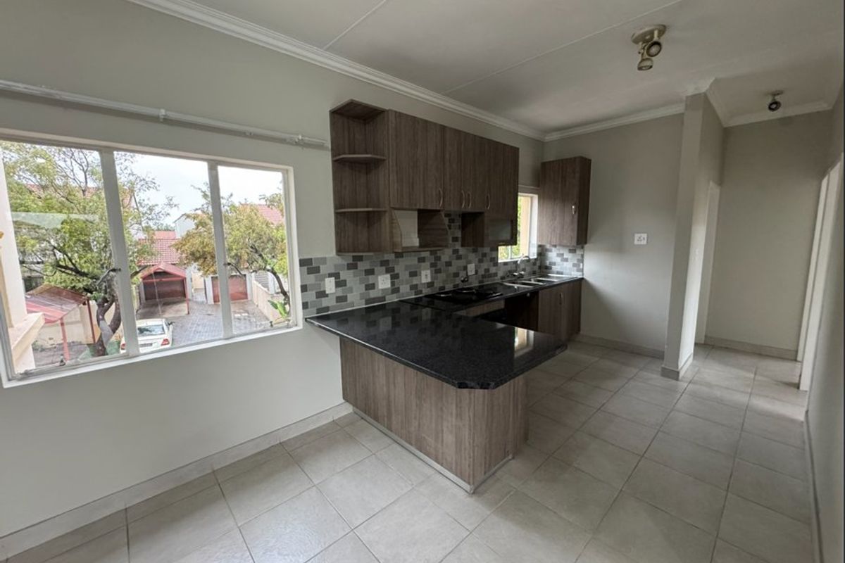 Comfort and style in the heart of Country View - Photo 3