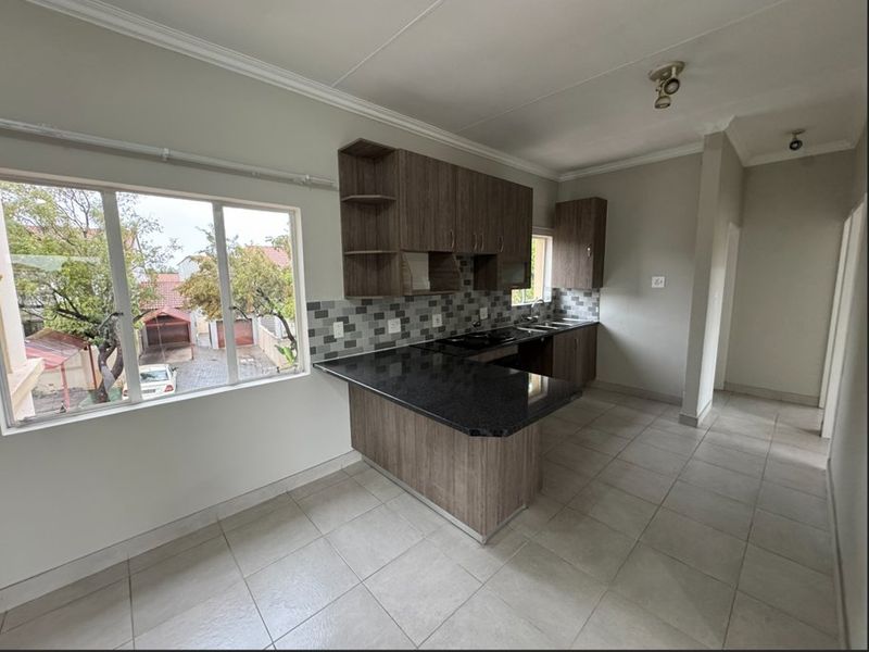 Comfort and style in the heart of Country View - Photo 3