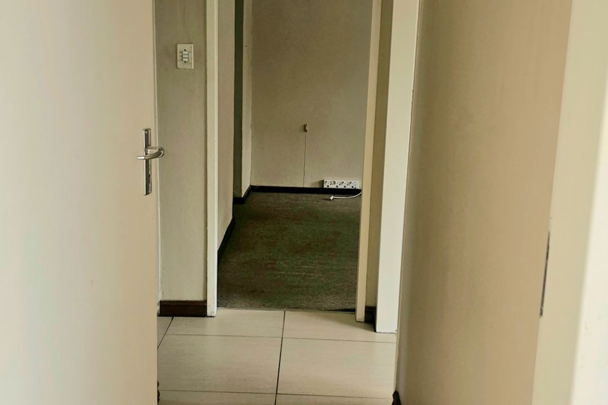 Lovely 2 bedroom Townhouse - Photo 5