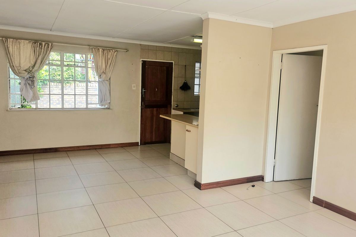 Lovely 2 bedroom Townhouse - Photo 2