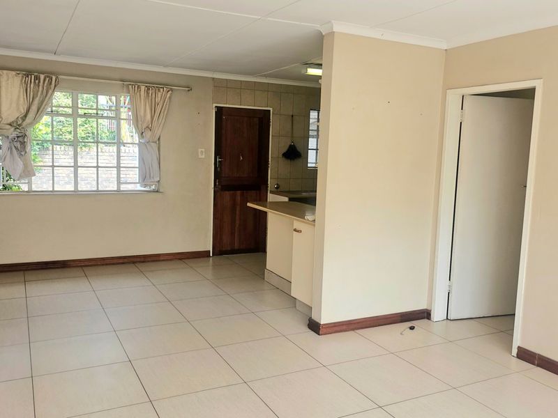 Lovely 2 bedroom Townhouse - Photo 2