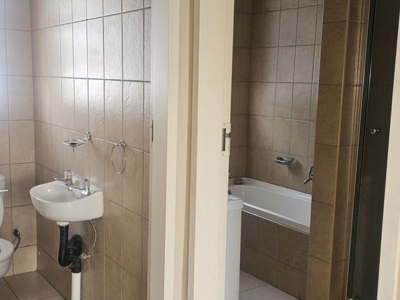 Lovely 2 bedroom Townhouse - Photo 7