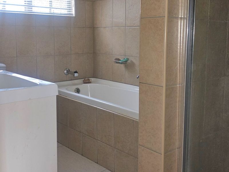 Lovely 2 bedroom Townhouse - Photo 6