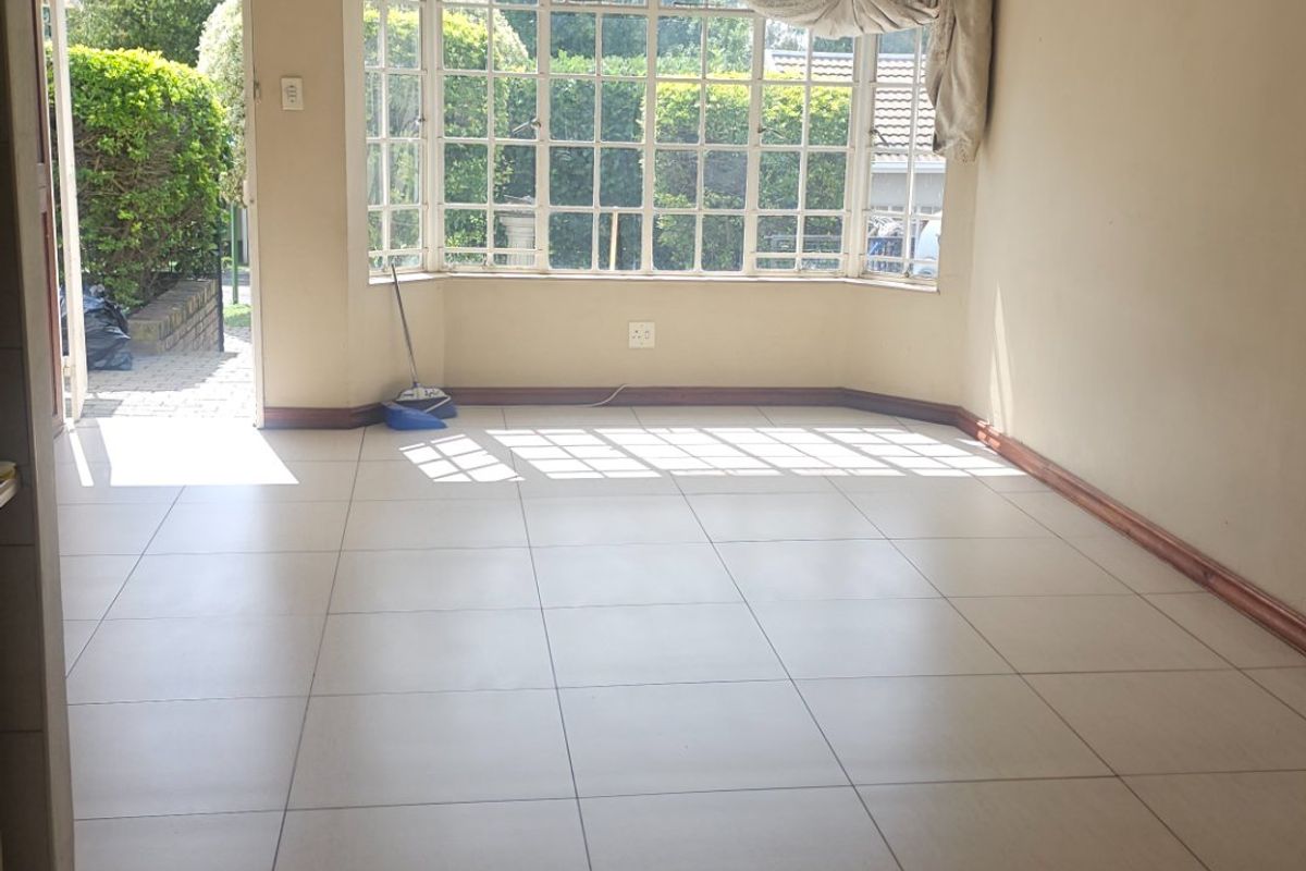 Lovely 2 bedroom Townhouse - Photo 4