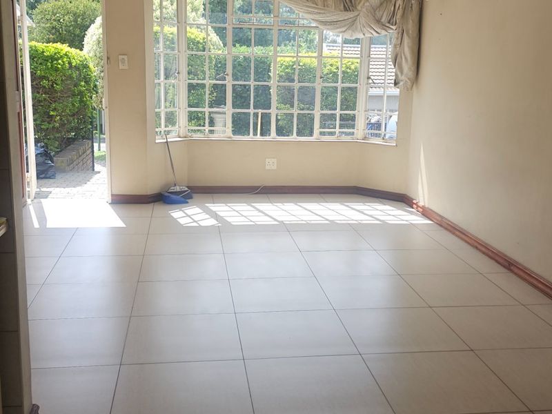 Lovely 2 bedroom Townhouse - Photo 4