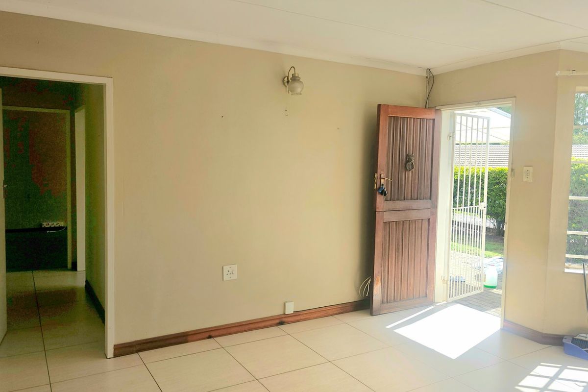 Lovely 2 bedroom Townhouse - Photo 3