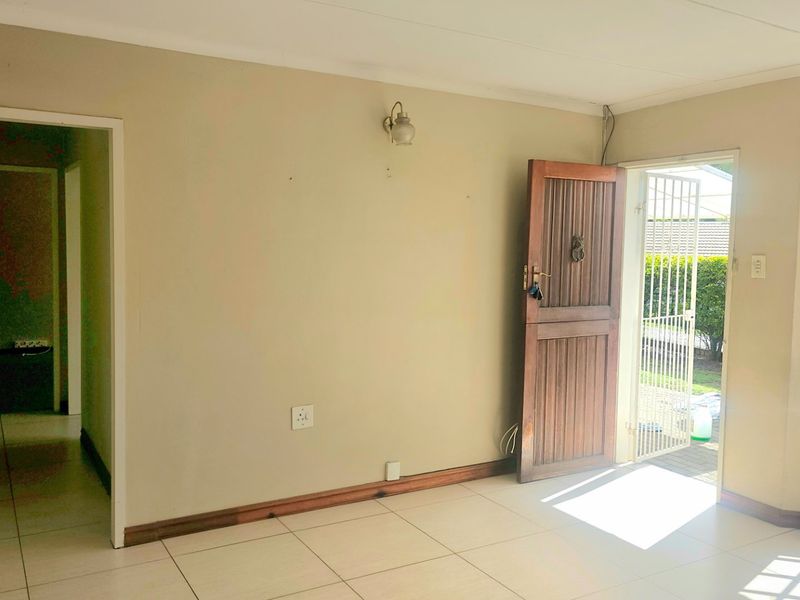 Lovely 2 bedroom Townhouse - Photo 3