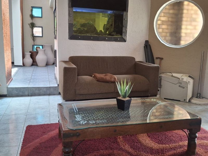 A 8 bedroom world of possibilities await R2 150 000 - Photo 5