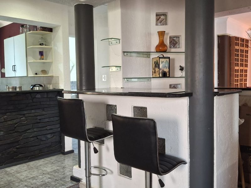 A 8 bedroom world of possibilities await R2 150 000 - Photo 10