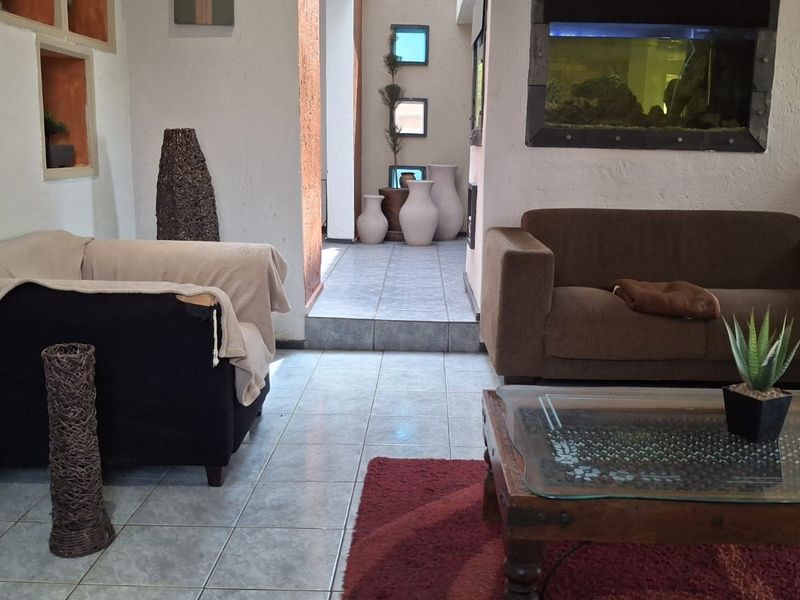 A 8 bedroom world of possibilities await R2 150 000 - Photo 4