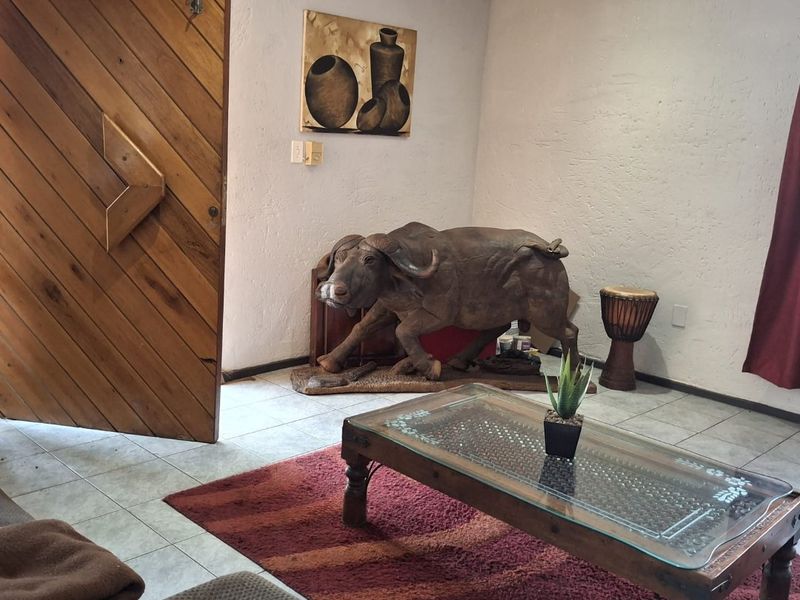 A 8 bedroom world of possibilities await R2 150 000 - Photo 3