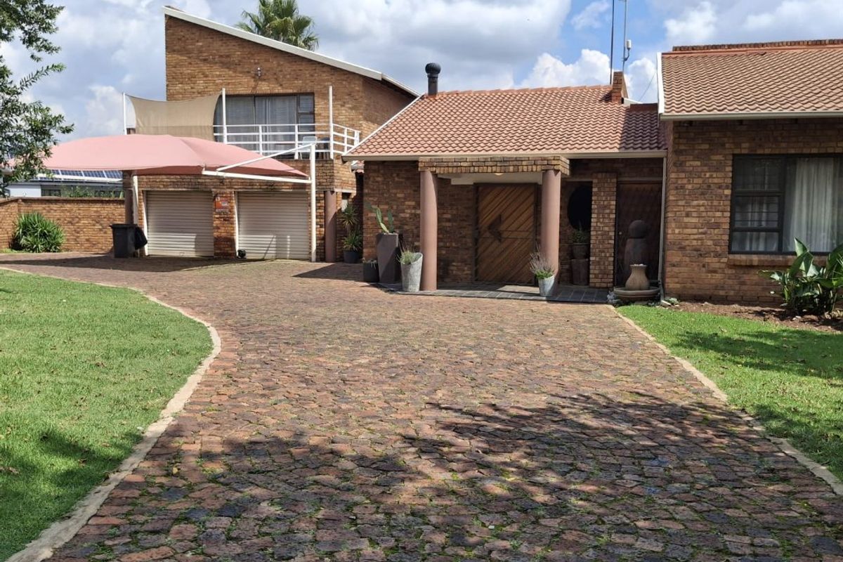 A 8 bedroom world of possibilities await R2 150 000 - Photo 2