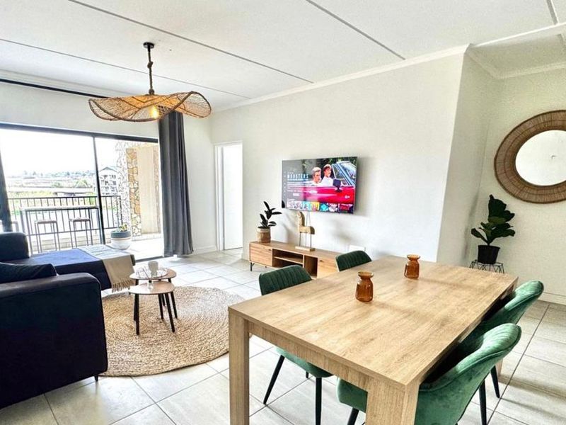 Modern 2Bedroom Furnished Apartment with Lake Views Kikuyu Waterfall, Midrand - Photo 3