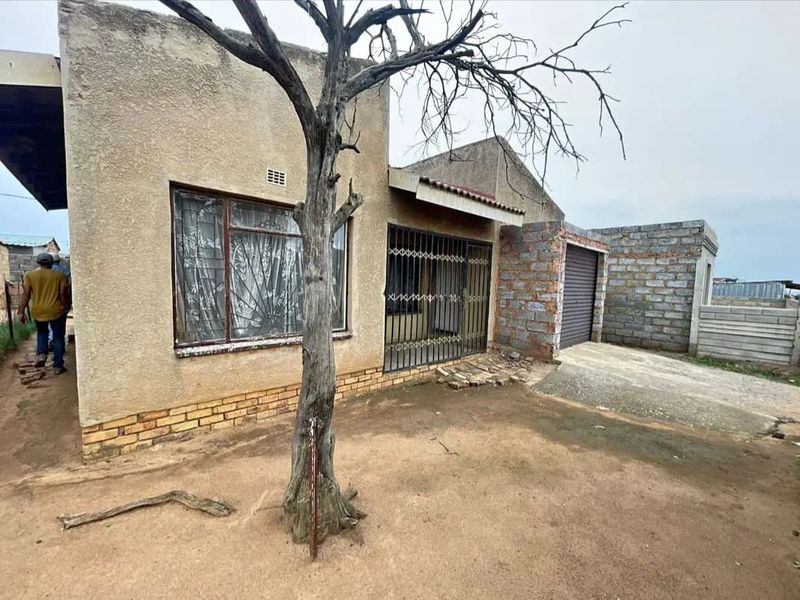 Newly renovated 2 Bedroom in Mandela, fast developing ETWATWA  - Photo 7