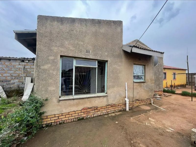 Newly renovated 2 Bedroom in Mandela, fast developing ETWATWA  - Photo 1