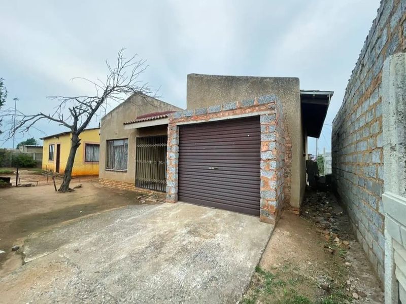 Newly renovated 2 Bedroom in Mandela, fast developing ETWATWA  - Photo 5