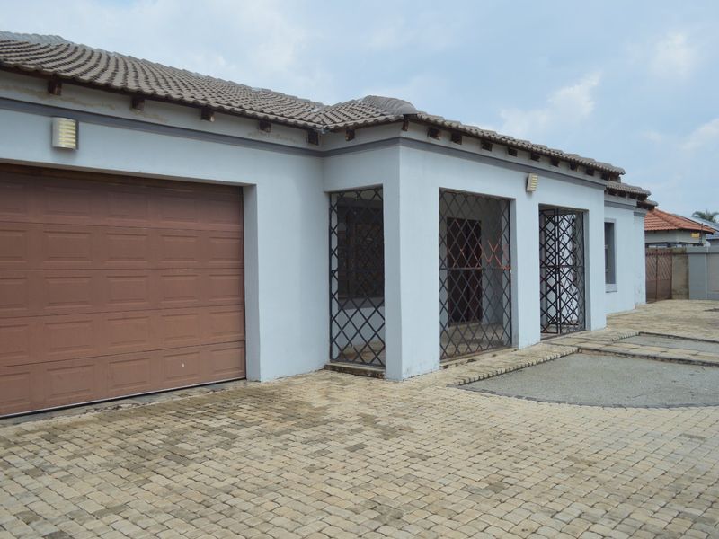 .Exceptional Space Meets Secure Lock-Up-and-Go Living in a secure complex - Photo 3