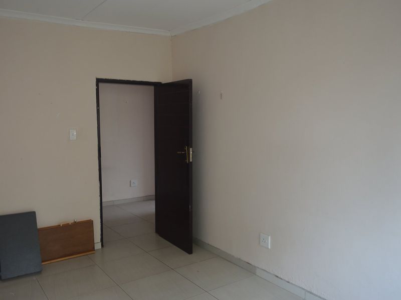 .Exceptional Space Meets Secure Lock-Up-and-Go Living in a secure complex - Photo 10