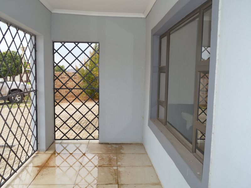 .Exceptional Space Meets Secure Lock-Up-and-Go Living in a secure complex - Photo 4