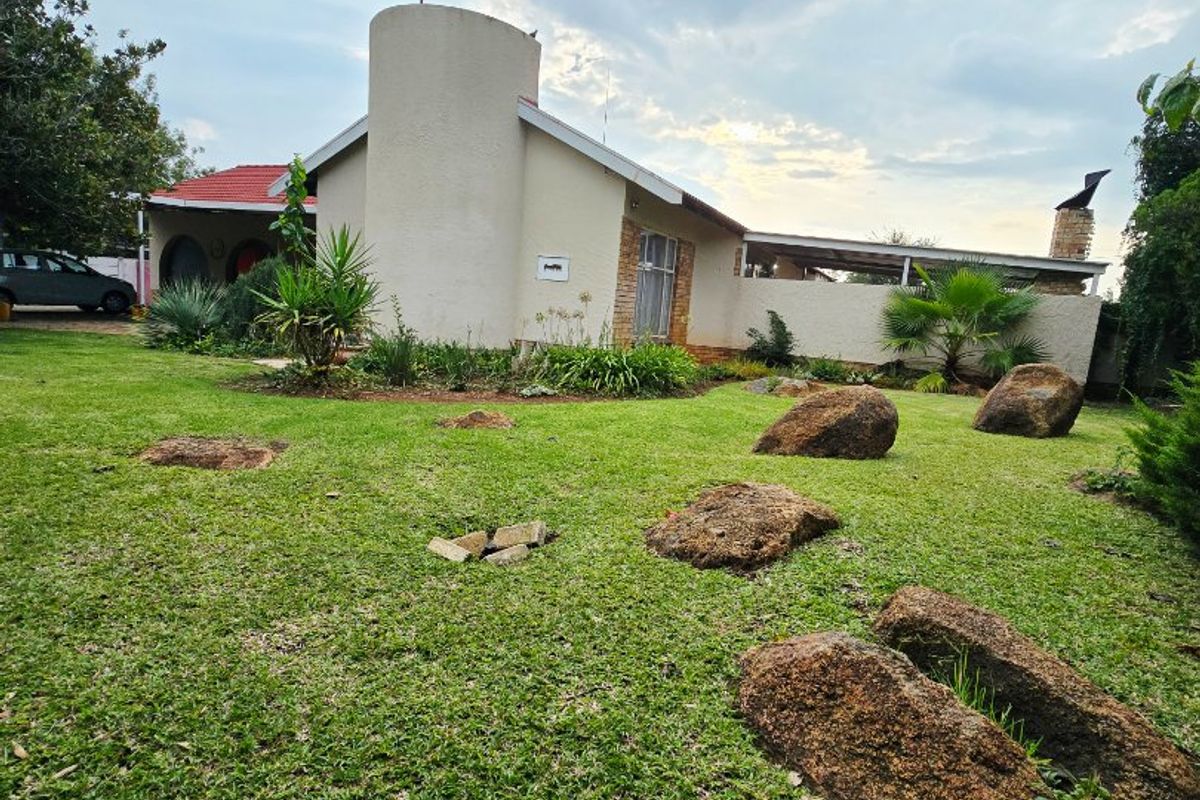 Stunning Family Home with Exceptional Entertainment in Wilkeville - Photo 2