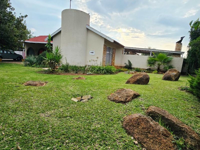 Stunning Family Home with Exceptional Entertainment in Wilkeville - Photo 2