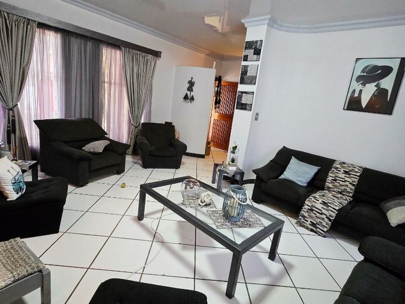 Stunning Family Home with Exceptional Entertainment in Wilkeville - Photo 10