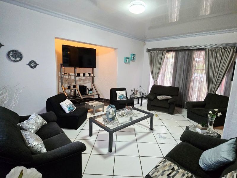 Stunning Family Home with Exceptional Entertainment in Wilkeville - Photo 9