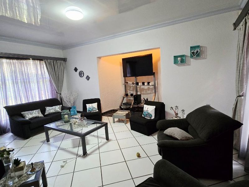 Stunning Family Home with Exceptional Entertainment in Wilkeville - Photo 7