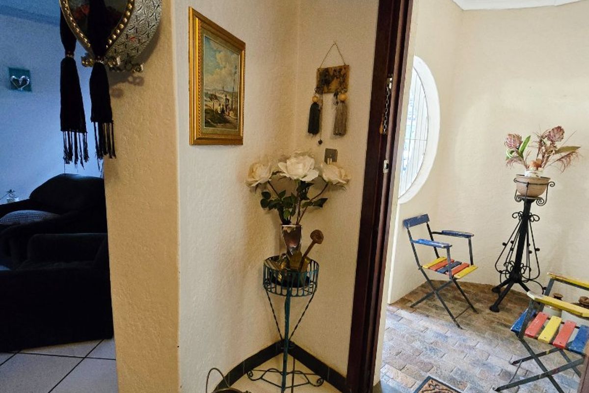 Stunning Family Home with Exceptional Entertainment in Wilkeville - Photo 4