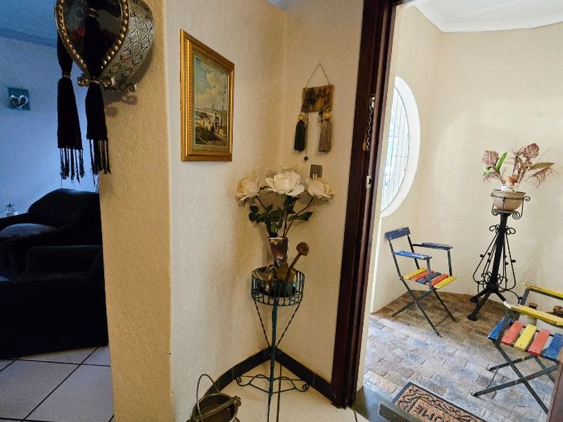 Stunning Family Home with Exceptional Entertainment in Wilkeville - Photo 4