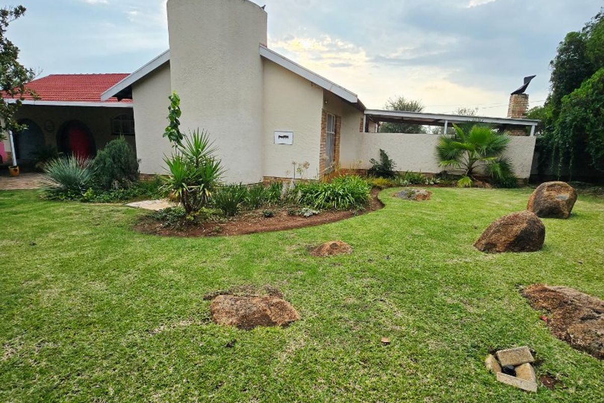 Stunning Family Home with Exceptional Entertainment in Wilkeville - Photo 3