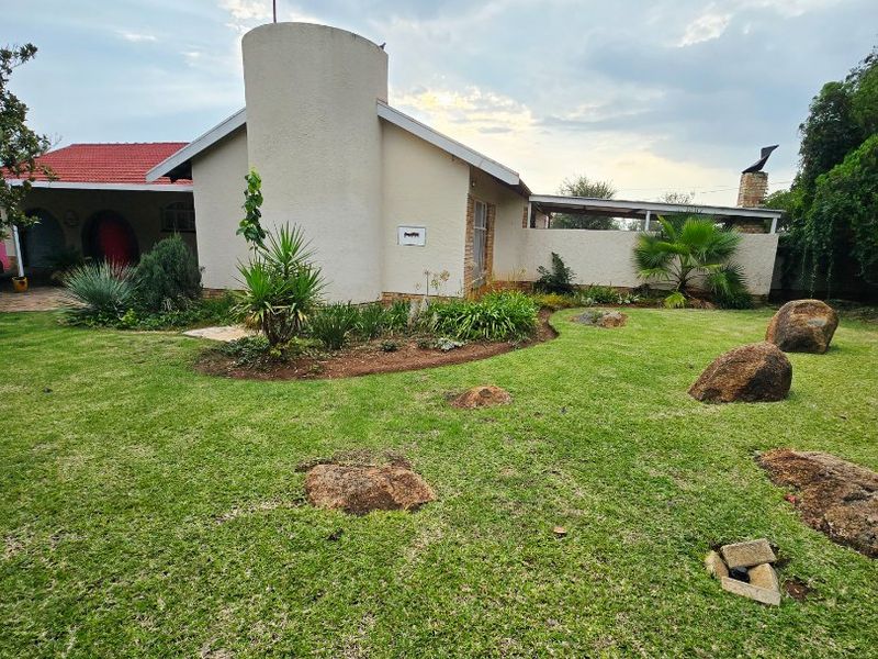 Stunning Family Home with Exceptional Entertainment in Wilkeville - Photo 3