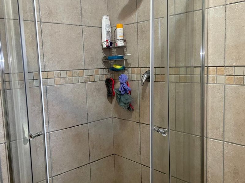 2 Bedroom Flat with Shower Bathroom in Chiselhurst, East London - Photo 4