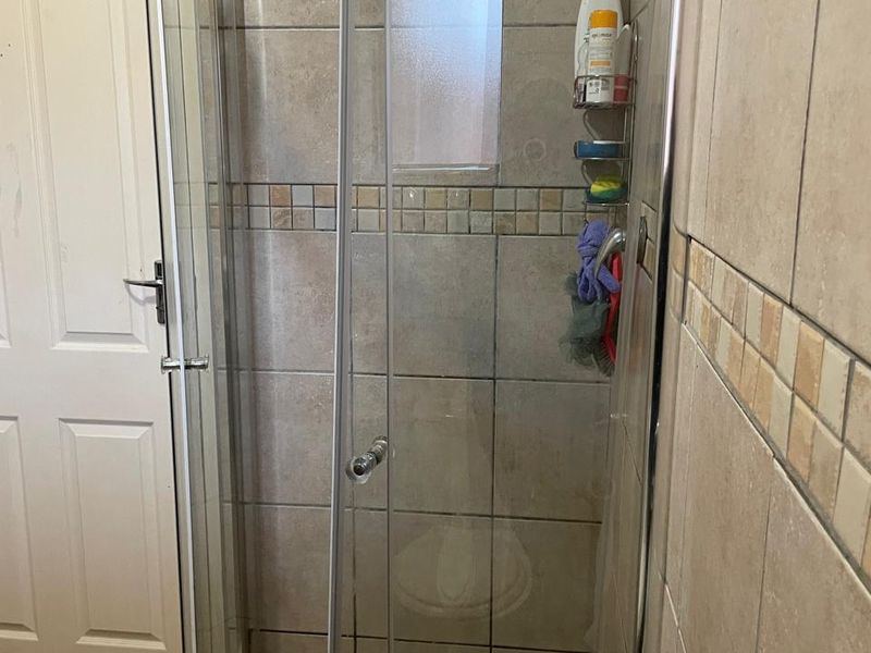 2 Bedroom Flat with Shower Bathroom in Chiselhurst, East London - Photo 2