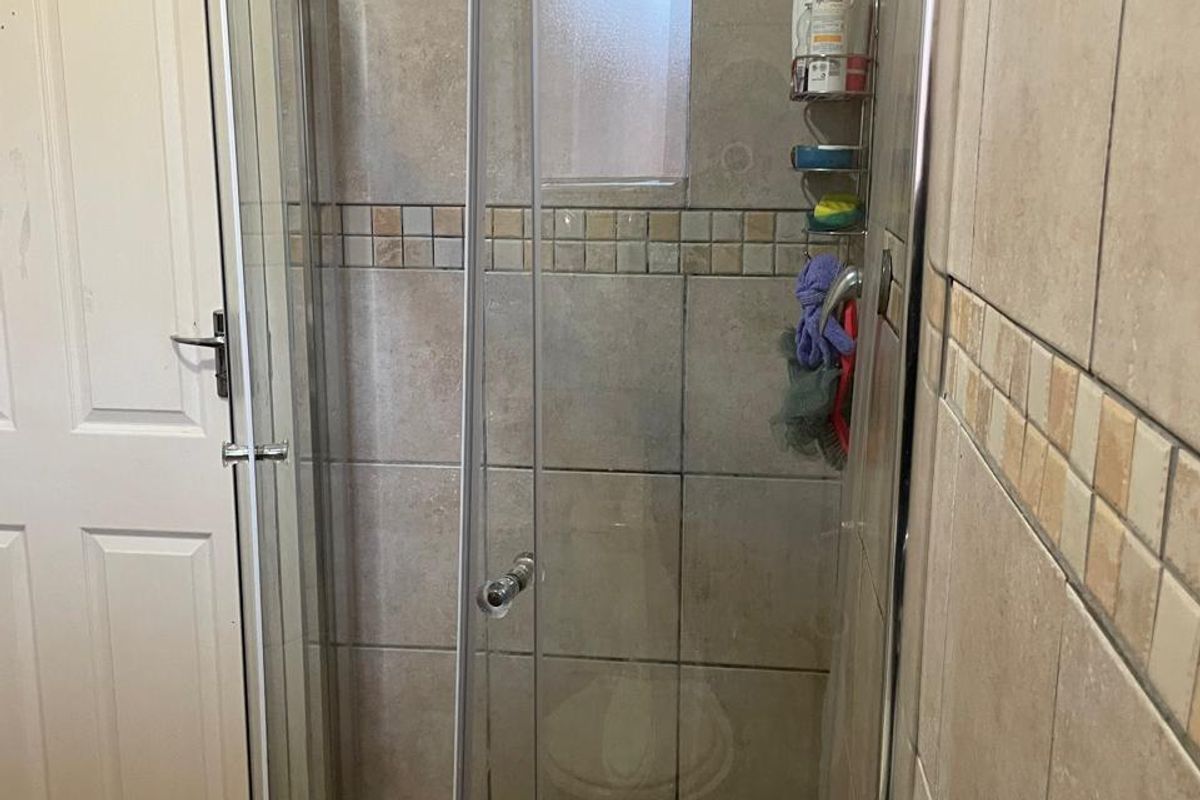 2 Bedroom Flat with Shower Bathroom in Chiselhurst, East London - Photo 3