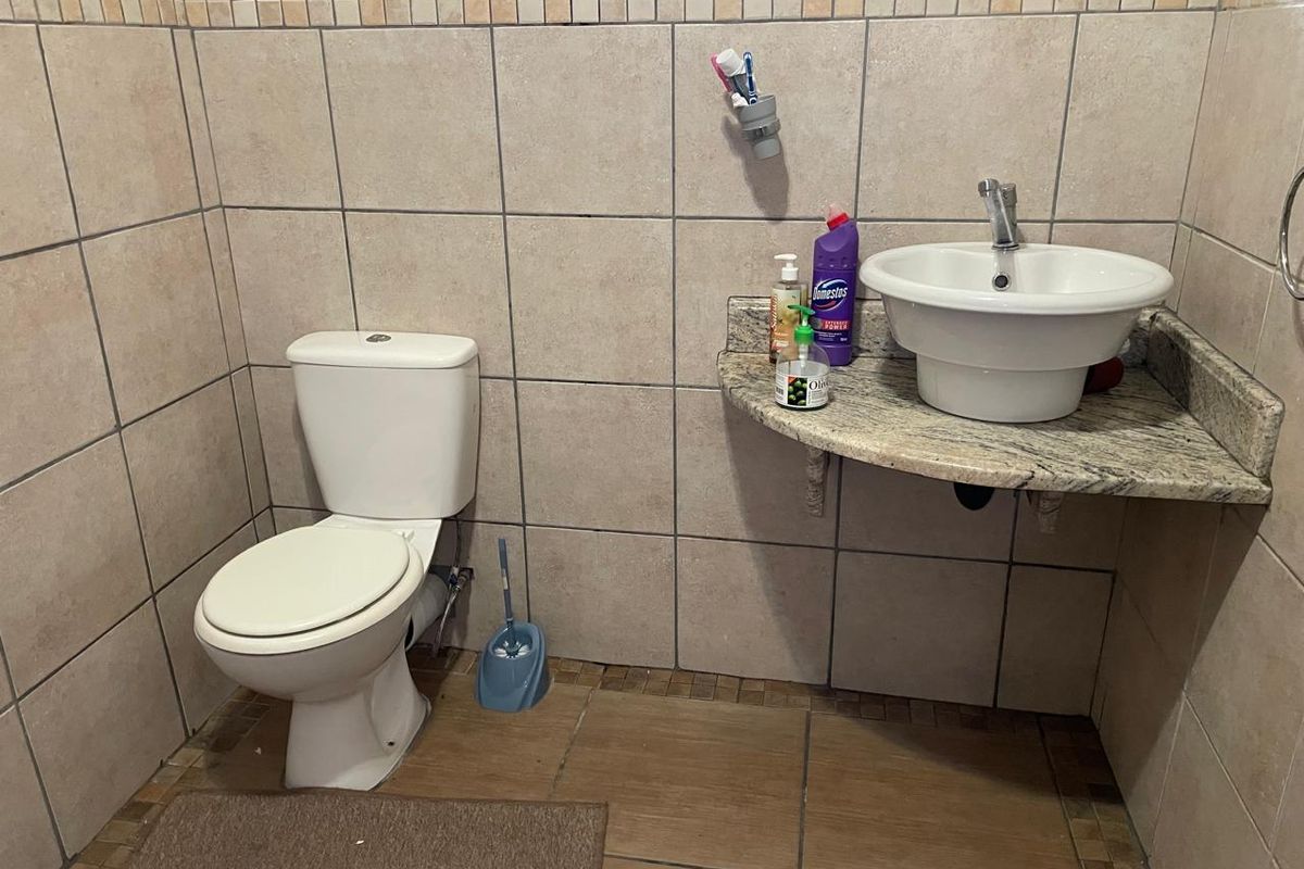 2 Bedroom Flat with Shower Bathroom in Chiselhurst, East London - Photo 5