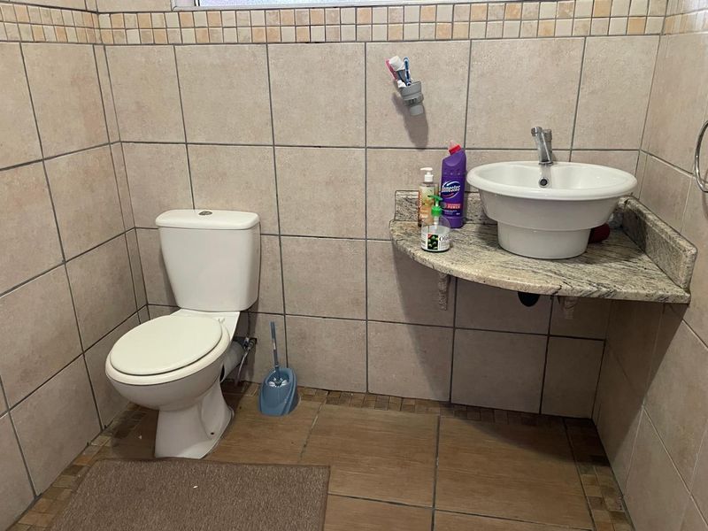 2 Bedroom Flat with Shower Bathroom in Chiselhurst, East London - Photo 5