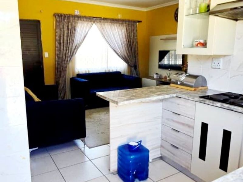 4 Bedroom House for Sale in Haven Hills - Photo 6