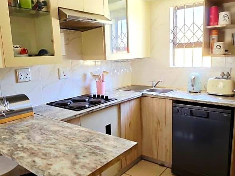 4 Bedroom House for Sale in Haven Hills - Photo 2